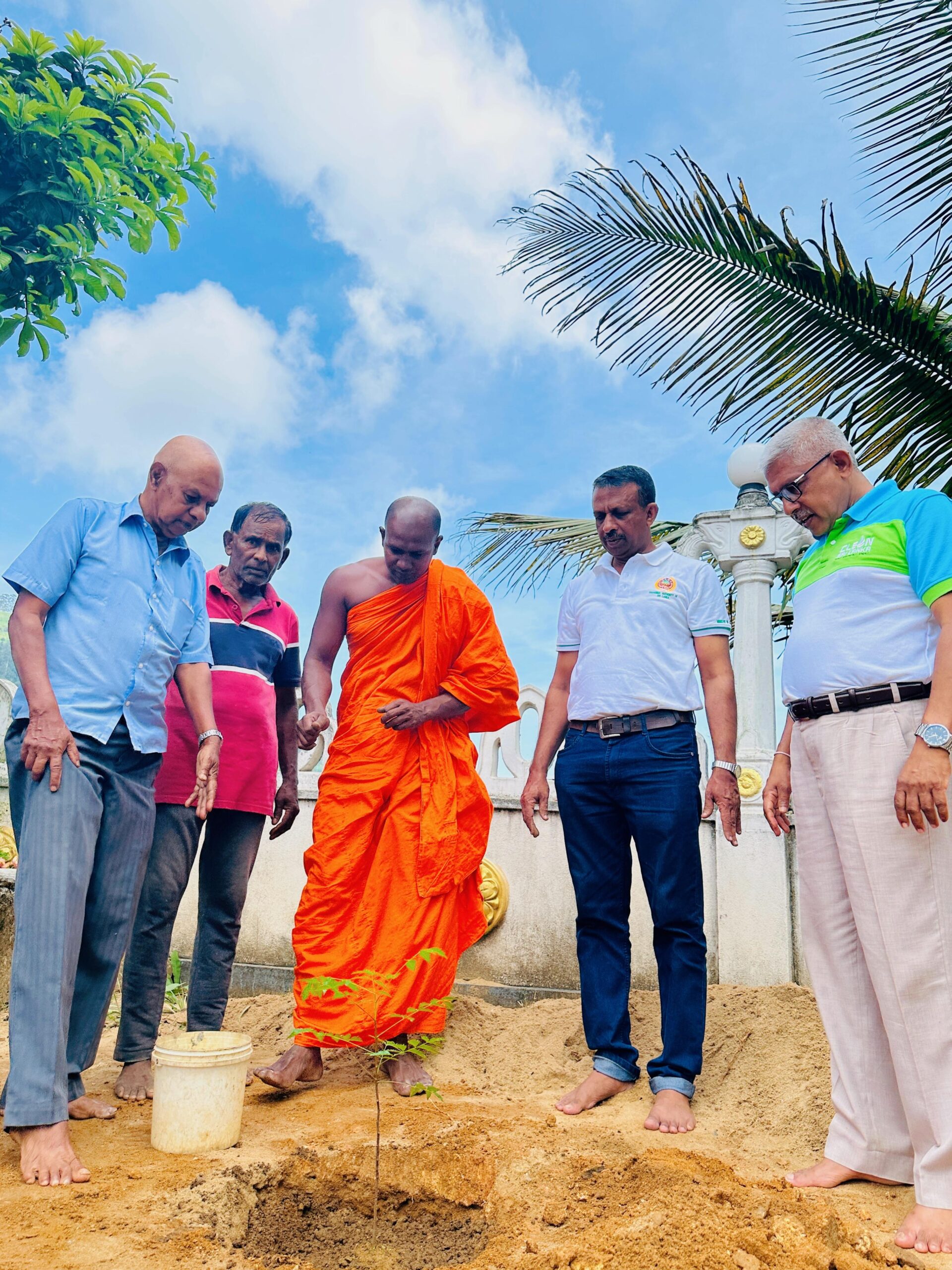 2025 ජාතික වෙසක් උත්සවයට සමගාමීව කොත්මලේ නවකඩදොර විහාරස්ථානයේ ශ්රමදානමය හා රුක් රෝපණය කිරීමේ වැඩසටහනක්..