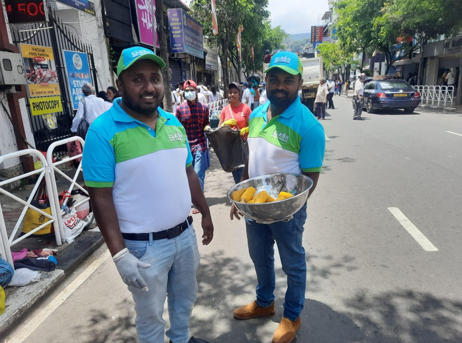 “ශ්‍රී දළදා වන්දනාව” සදහා සහභාගීවන බැතිමතුන් සදහා ශ්‍රී ලංකා හදබිම අධිකාරියේ  බඩඉරිඟු දන්සල්